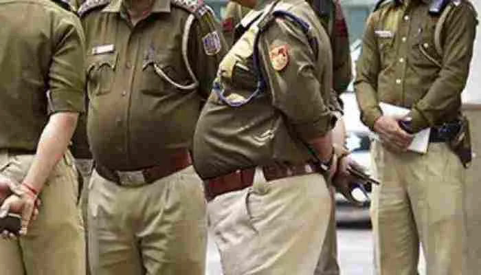 लखनऊ: पुलिस ने पांच नशेड़ी युवक व युवती का दफा 34 में किया चालान