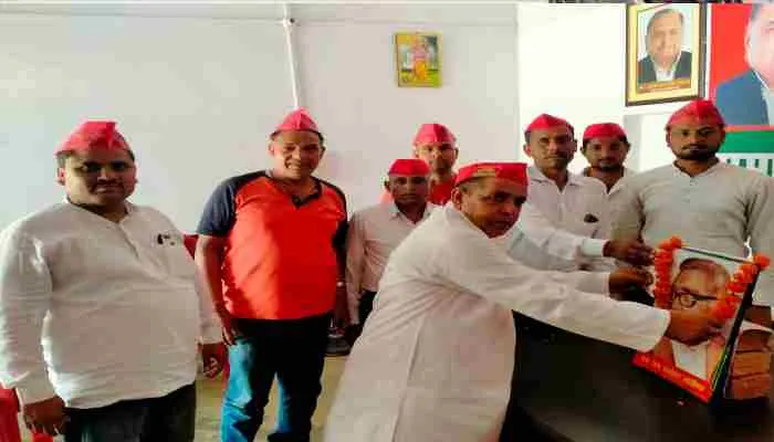 अमेठी: सपाइयों ने पार्टी कार्यालय पर मनाई डॉ. लोहिया की पुण्यतिथि, लिया ये संकल्प