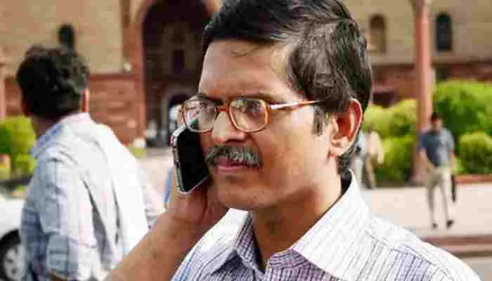 लखनऊ: पूर्व आईपीएस अधिकारी अमिताभ ठाकुर की जमानत खारिज, जानें वजह?