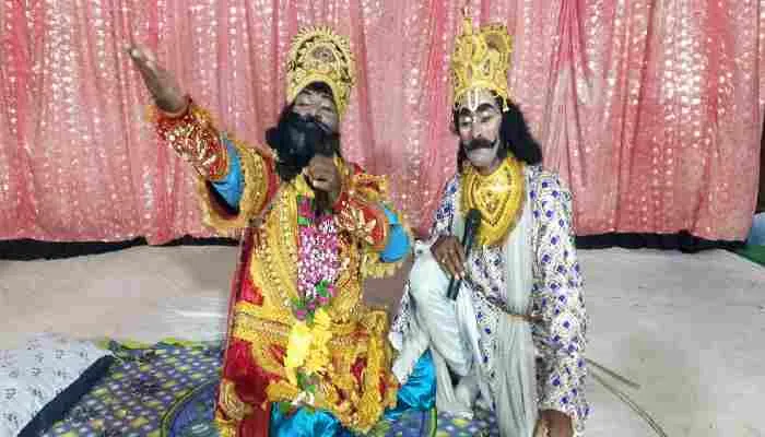 रायबरेली: रामलीला में कलाकारों का जीवंत अभिनय देख दर्शक हुए मंत्रमुग्ध