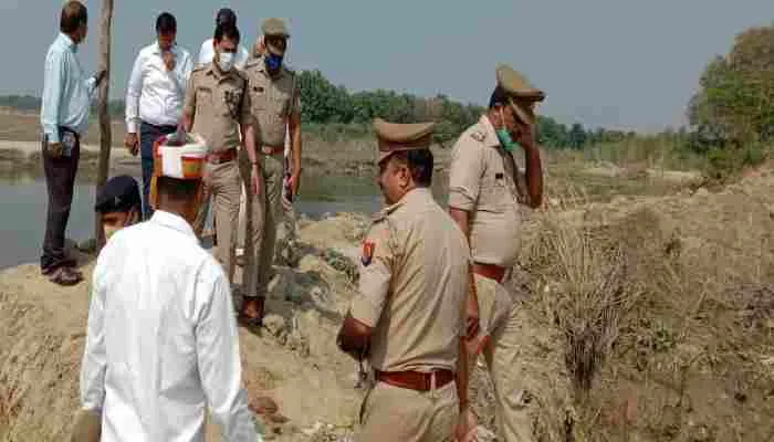 अमेठी: मूर्ति विसर्जन स्थल का डीएम व एसपी ने किया निरीक्षण, दिए ये निर्देश