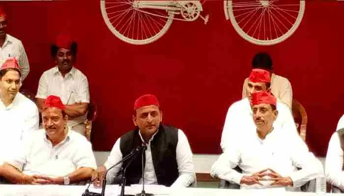 अखिलेश यादव ने सरकार पर बोला हमला, कहा- योगी नहीं योग्य सरकार चाहिए