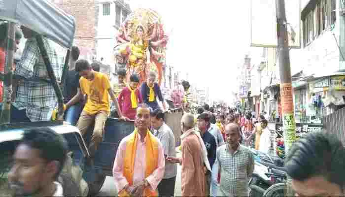 अयोध्या: कड़ी सुरक्षा व्यवस्था के बीच गाजे-बाजे के साथ निकली शोभायात्रा