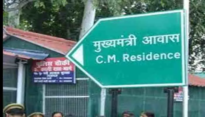 लखनऊ: न्याय की आस में सीएम आवास पहुंची पीड़िता, नहीं हुई मुलाकात