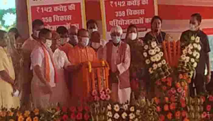 कोरोना संकट में जीवन व जीविका बचाने की साक्षी हैं विकास परियोजनाएं : सीएम योगी