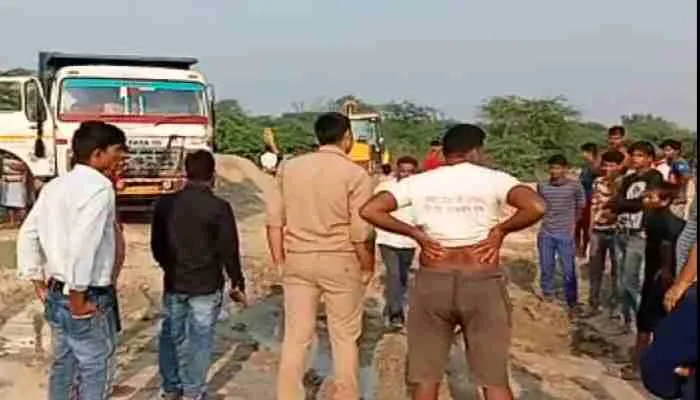 लखनऊ: अवैध खनन को जब ग्रामीणों ने रोका… तो पहुंची पुलिस, जानें फिर क्या हुआ?