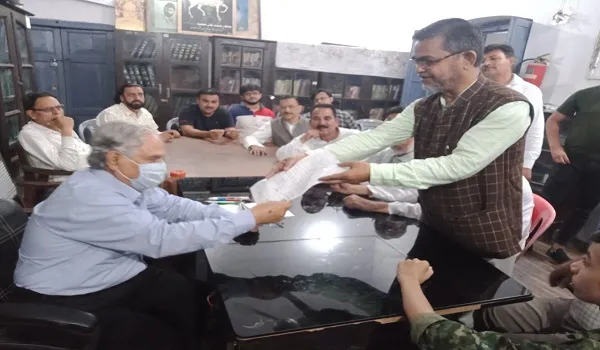 रामपुर : कार्यकारिणी चुनाव के बॉक्स में अध्यक्ष का बैलेट निकलने से बवाल, मतगणना रोकी