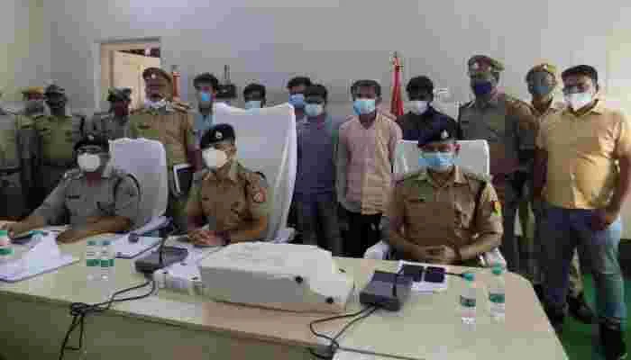 अयोध्या: नकली नोट छापने वाले गिरोह का पर्दाफाश, सात गिरफ्तार