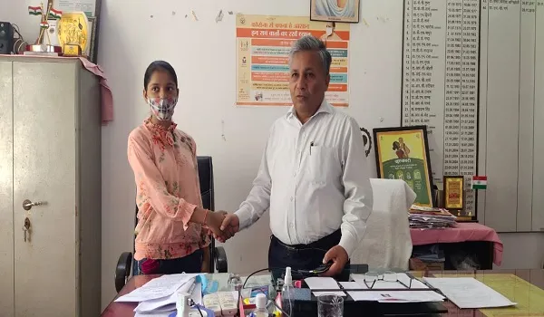 मुरादाबाद : 12वीं की छात्रा तमन्ना दुबे बनी एक दिन की सीएमओ