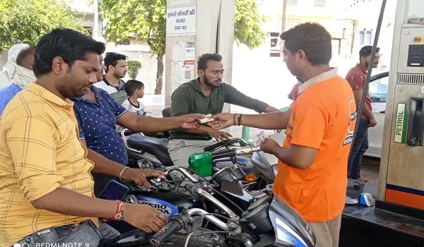अमरोहा : पेट्रोल-डीजल के बढ़ते दामों से जनता परेशान