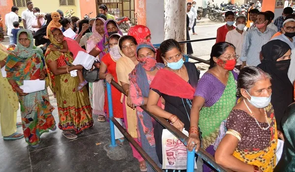 मुरादाबाद: जिला अस्पताल की ओपीडी में दो हजार से अधिक मरीज