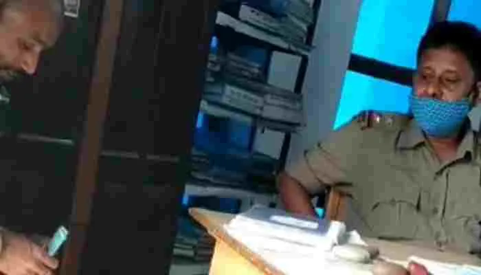 बाराबंकी: दरोगा का रिश्वत लेते वायरल हुआ वीडियो, जांच शुरू