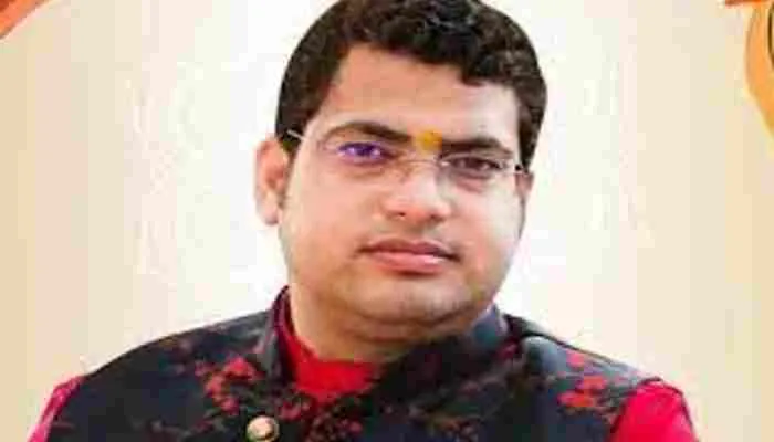 अयोध्या: जर्जर विद्यालयों का कायाकल्प करेंगे समाजसेवी