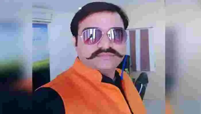 यूपी: मनीष हत्याकांड में फरार आरोपी पुलिसकर्मियों पर एक लाख का इनाम घोषित