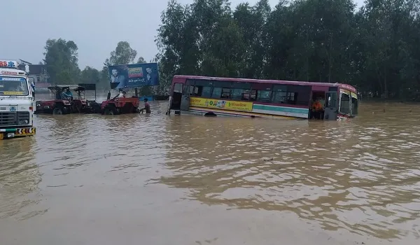 मुरादाबाद : पहाड़ के पानी से मुरादाबाद में मची हलचल, रामगंगा उफान पर