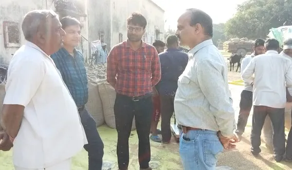 मुरादाबाद : धान खरीद में तेजी के लिए अधिकारी लगा रहे केंद्रों की दौड़