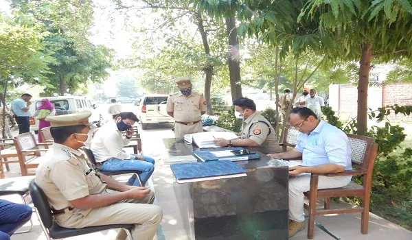 मुरादाबाद: अधिकारियों ने सुनी जनता की शिकायतें, किया त्वरित समाधान