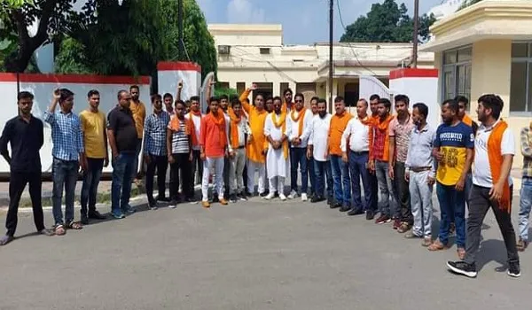 मुरादाबाद : गरीब परिवारों को निशुल्क मकान व मुआवजा देने की की मांग