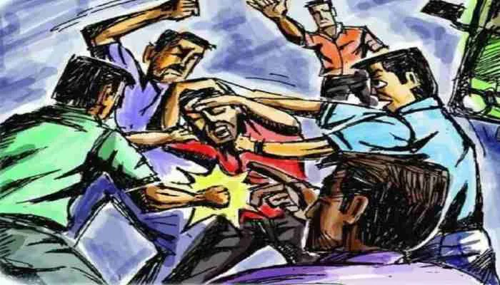 सीतापुर: चुनावी रंजिश में चलीं गोलियां व हथगोले, चाचा-भतीजा जख्मी