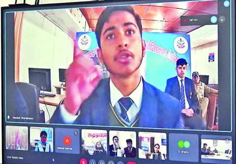 नैनीताल: वाद-विवाद में नैनीताल के आयुष ने बाजी मारी