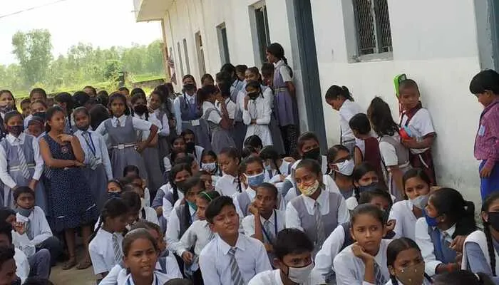 अमेठी:  ‘आयुष आपके द्वार’ के तहत मेले का आयोजन, कोविड किट का किया गया वितरण