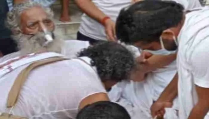 अयोध्या: महंत नृत्य गोपाल दास की तबीयत अचानक बिगड़ी, लखनऊ रेफर