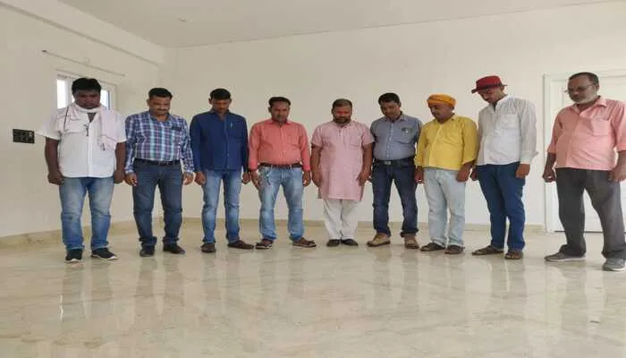 2 मिनट का मौन रखकर लखीमपुर में शहीद पत्रकारों को दी गई श्रद्धांजलि