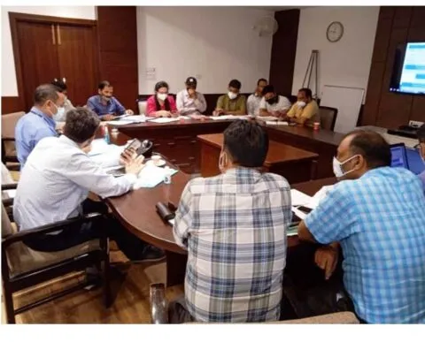 डीएम की बैठक में सामने आई अधिशासी अभियंता की लापरवाही, 250 के सापेक्ष 10 डीपीआर ही तैयार कर सके