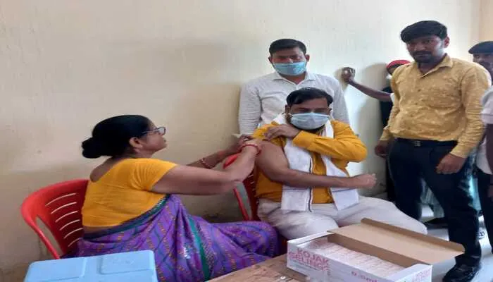 नगर पंचायत फतेहपुर में 301 लोगों ने लगवाई कोरोना वैक्सीन