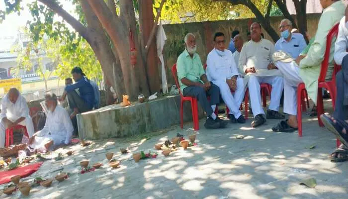 हरदोई: पूर्व विधायक लालन शर्मा के एकादशा में उमड़ी भीड़, 2 अक्टूबर को हुआ था निधन