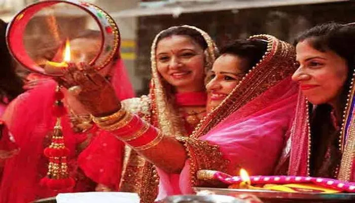 लखनऊ: कुछ यूं होगा 2021 का करवा चौथ खास, देखें विधिऔर संयोग