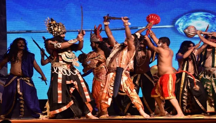 अयोध्या: फिल्मी सितारों वाली रामलीला में आज शाम 7 बजे होगा रावण दहन