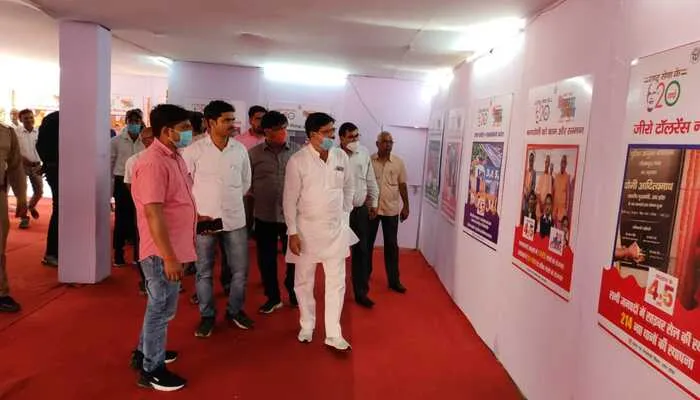 अमेठी: सूचना विभाग की ओर से लगाई गई तीन दिवसीय विकास प्रदर्शनी, बीजेपी जिलाध्यक्ष ने किया उद्घाटन