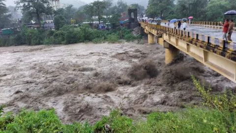 काठगोदाम पुल से गौला नदी में कूदी युवती, नहीं हो सकी पहचान