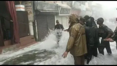 आपदा की घड़ी में नैनीताल पुलिस और सेना के जवान बने देवदूत, मौत के मुंह से बचाई जिंदगियां