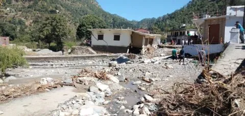 भीमताल: पीड़ितों को सहायता राशि पहुंचाने की कवायद हुई तेज, आपदा में क्षतिग्रस्त हो गईं थी घरों की दीवारें