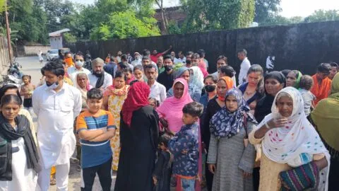 हल्द्वानी: कैदियों के परिजन भड़के, जेल प्रशासन पर लगाए आरोप, देखें VIDEO