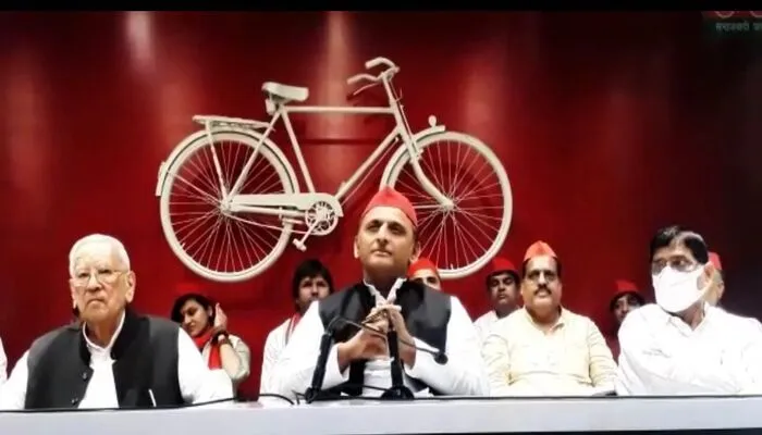 अखिलेश यादव ने प्रेस कॉन्फ्रेंस कर बीजेपी पर जमकर साधा निशाना