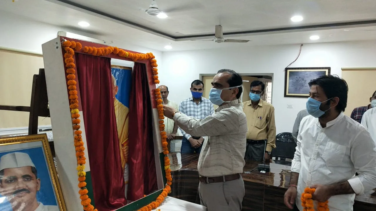 अमरोहा डीएम बोले- सत्य और अहिंसा को लेकर बापू के विचारों ने हमेशा से भारत और पूरी दुनिया का मार्गदर्शन किया