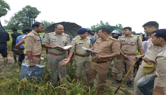 उन्नाव: धान के खेत में मिला युवक-युवती का शव, इलाके में मचा हड़कंप