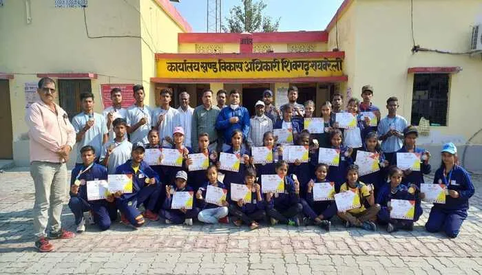 रायबरेली: अमृत क्रीड़ा महोत्सव में जीत का झंडा फहराने वाले खिलाड़ी किए गए सम्मानित