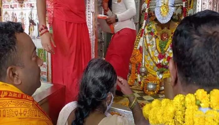 अयोध्या: नए जिलाधिकारी नितीश कुमार ने कार्यभार संभालने से पहले हनुमान जी से लिया आशीर्वाद