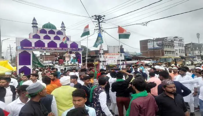 रायबरेली: पैगम्बर के जन्मदिन पर निकला जुलूस-ए-मोहम्मदी, लोगों ने लिया बढ़-चढ़कर हिस्सा