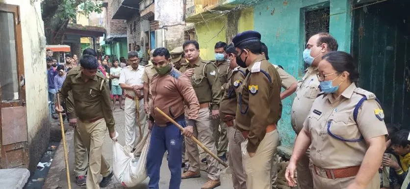 बरेली: शहर में आबकारी विभाग की टीम ने चलाया चेकिंग अभियान, कच्ची शराब बरामद