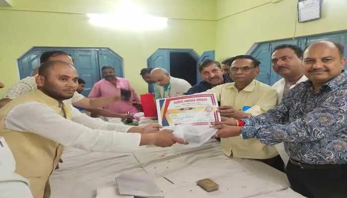 हरदोई: सहानुभूति की लहर पर सवार राजकुमार गुप्ता उर्फ लकी बने मंडी अध्यक्ष