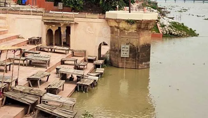रायबरेली: गंगा जलस्तर ने किया चेतावनी बिंदु पार, कटरी में मचा हड़कंप