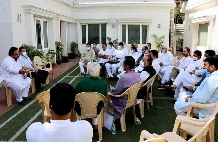 राहुल ने गुजरात कांग्रेस के नेताओं के साथ किया मंथन, जल्द हो सकती है पीसीसी अध्यक्ष की नियुक्ति