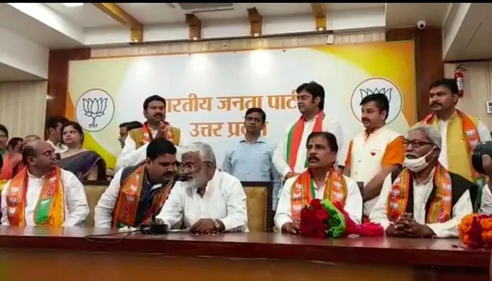 विपक्षी दल के कई दिग्गज नेताओं ने थामा बीजेपी का हाथ, देखें लिस्ट