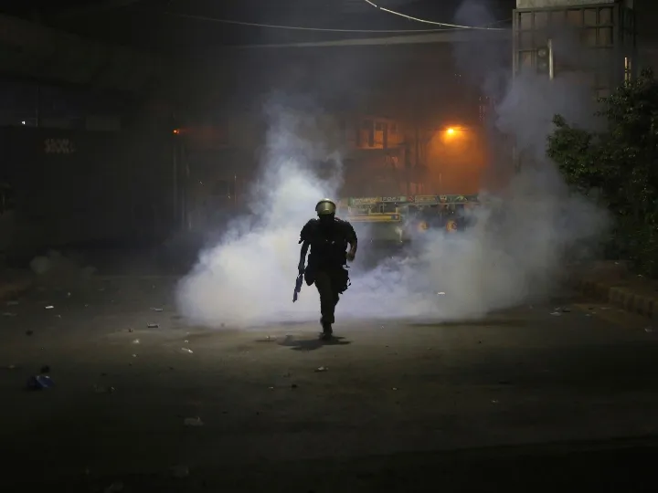 लाहौर में टीएलपी पाकिस्तान का हंगामा, तीन पुलिस अधिकारियों की मौत