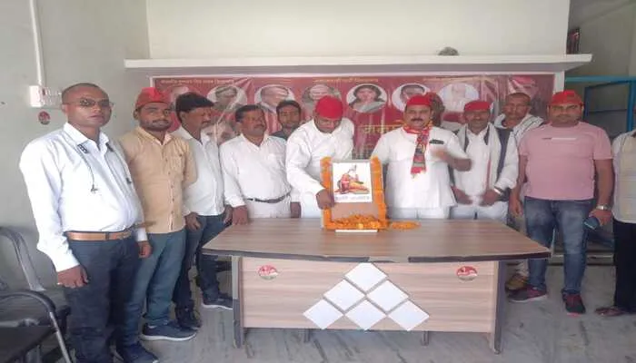 अमेठी: सपाइयों ने हर्षोल्लास के साथ मनाई वाल्मीकि जयंती